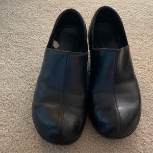 Black Patagonia clogs